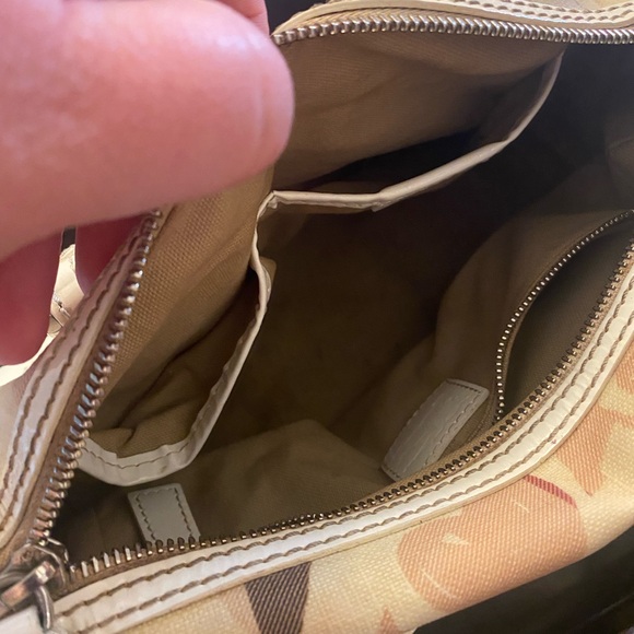 Burberry Patent Nova Check Heart Small #143087B29B - Picture 9 of 9